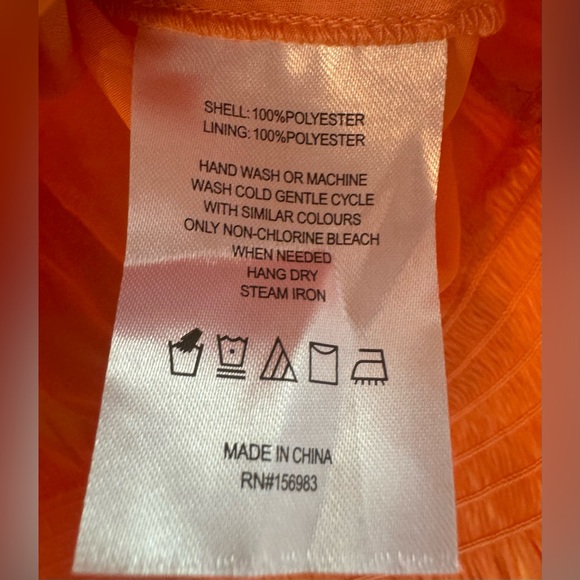 Evereve Brynlee Smocked Satin Top- Size M - Picture 5 of 5